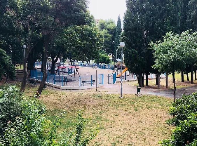 Right Place****cozy And Completely New